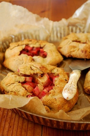 Tartelettes fraise rhubarbe à la farine de seigle Tartelettes fraise rhubarbe à la farine de seigle